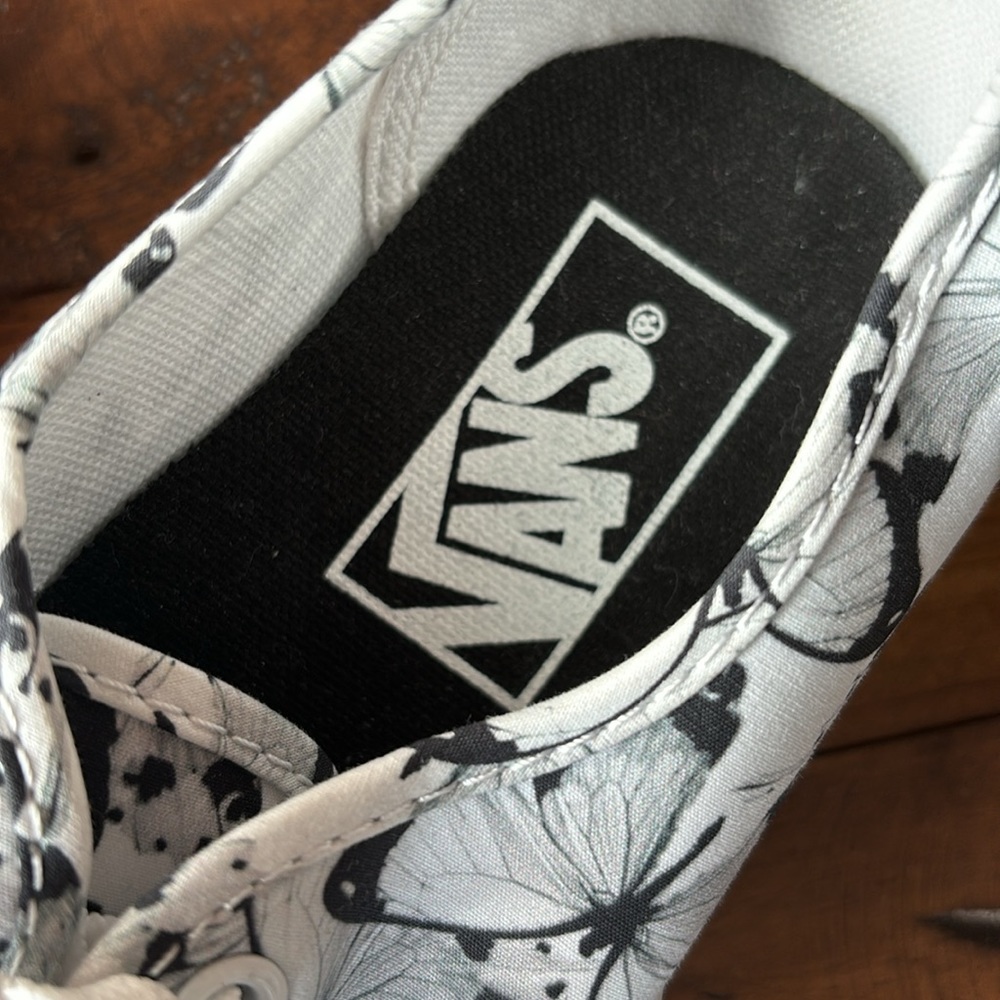 Vans - Picture 3 of 4